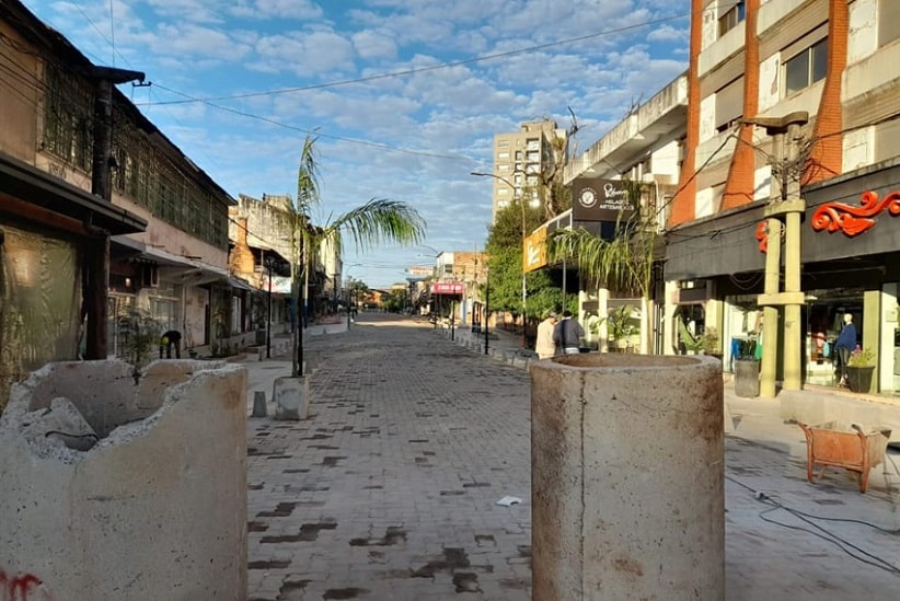 Puerto Iguazú proíbe circulação de veículos na Avenida Brasil