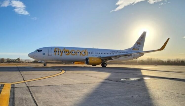 Flybondi prioriza uso de aeronaves novas e com baixos custos de manutenção. Imagem publicada no Facebook da empresa.