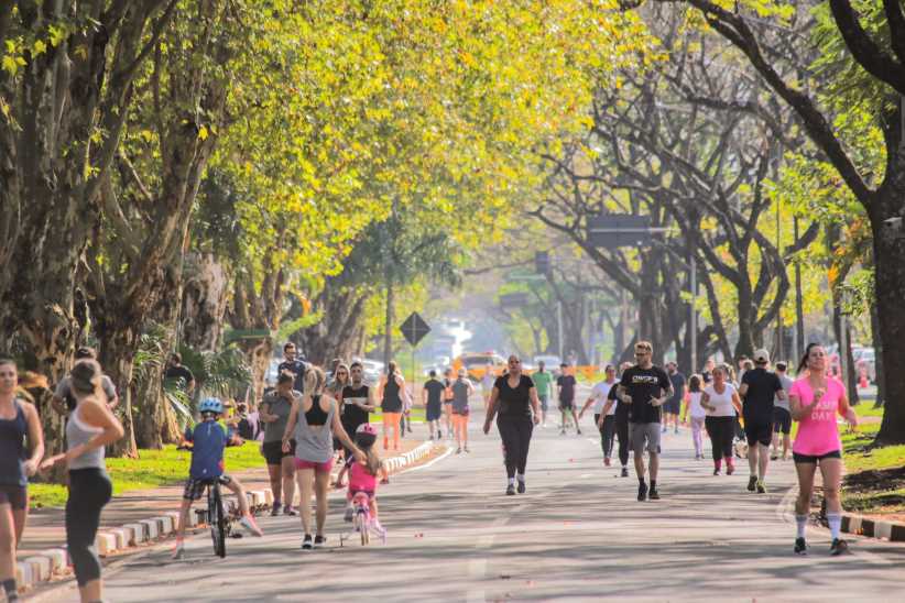Unioeste/Foz leva a via pública mostra de cursos e serviço grátis em saúde