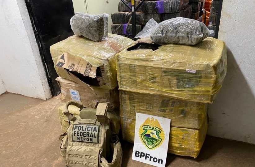 Dois homens são presos com fardos de maconha em Gol no centro de Foz do Iguaçu