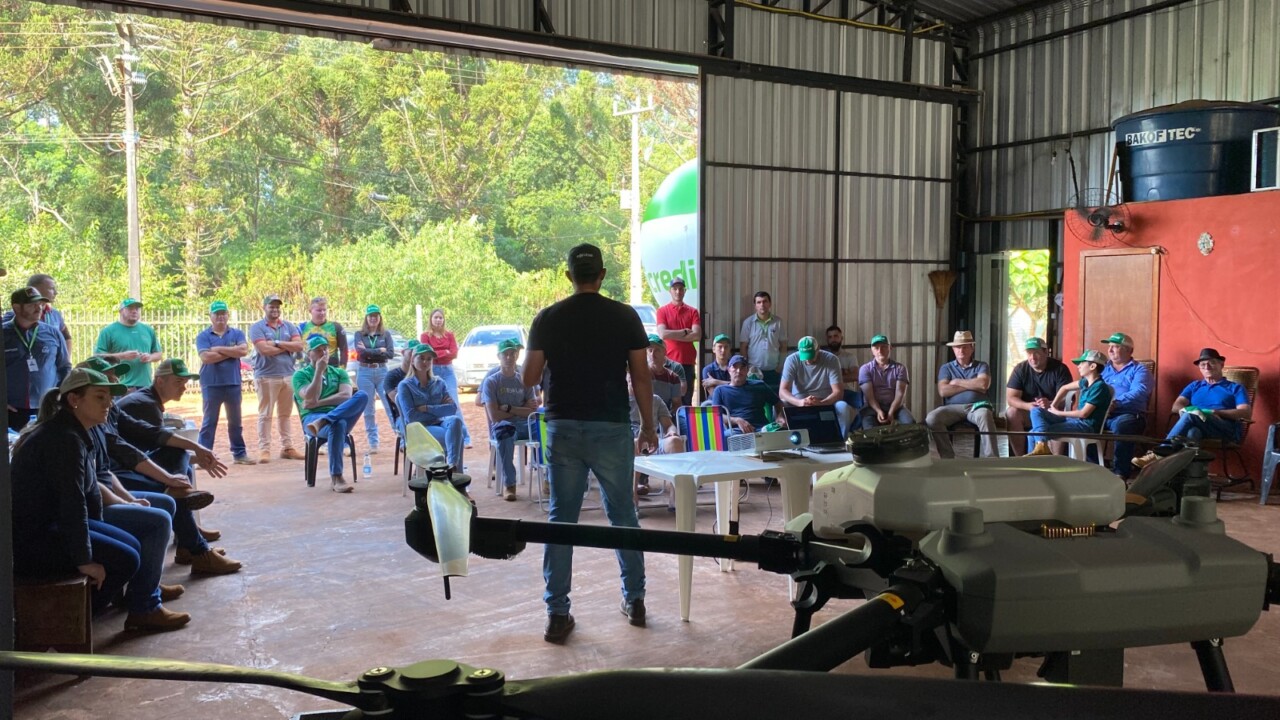 Sicredi Vanguarda reúne associados para apresentar uso de drones na agricultura
