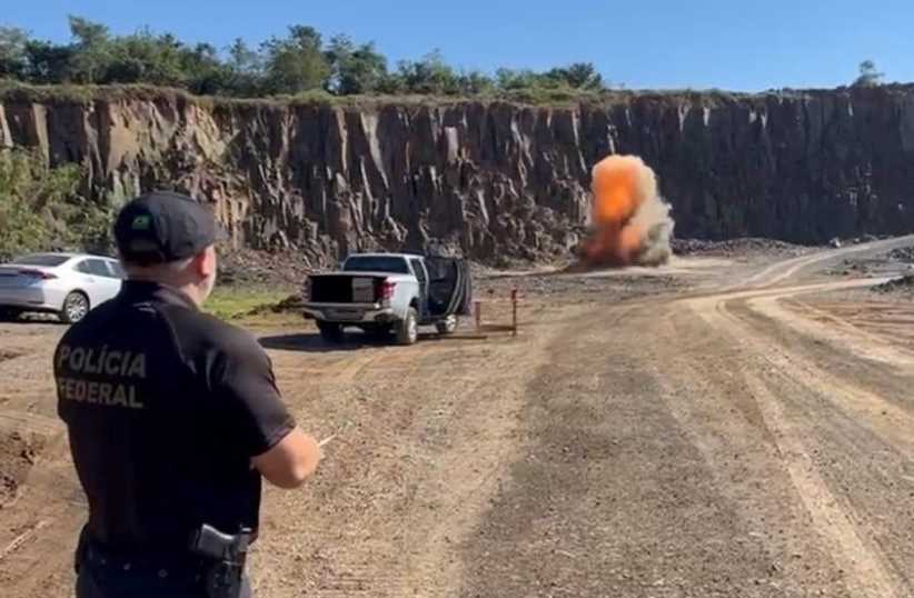 Polícia Federal detona explosivos apreendidos na fronteira