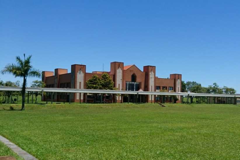 Sobra de vagas presenciais no ensino superior de Foz do Iguaçu preocupa setor da educação