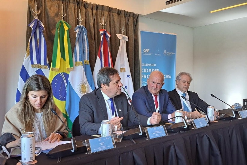 Prefeitos de Foz do Iguaçu e Puerto Iguazú participaram do Seminário Cidades Fronteiriças. Foto: Gentileza/Prefeitura de Puerto Iguazú