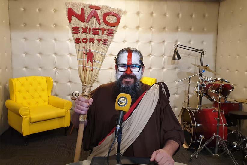 Professor Caverna defende a filosofia como remédio para o desemprego