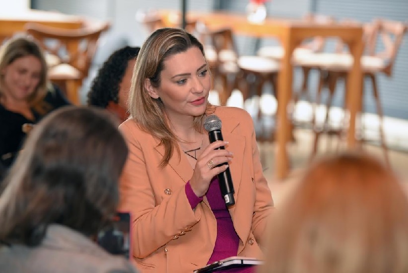 Jornalista de Foz representa o Paraná em evento sobre equidade de gênero promovido pela Nissan do Brasil