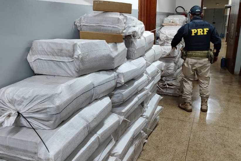 PRF retém carga com 1,5 tonelada de maconha carregada em Foz do Iguaçu