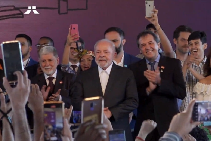 Em visita a Foz do Iguaçu, Lula anuncia retomada das obras da Unila