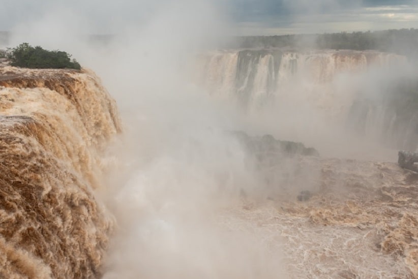 Espetáculo das águas: veja imagens das Cataratas do Iguaçu nesta quarta (12)
