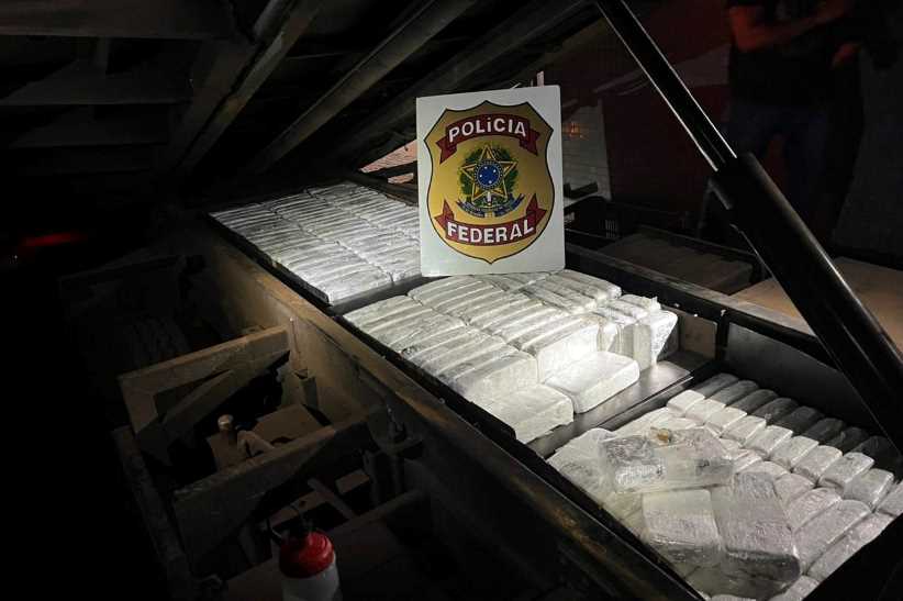 PF captura mais de 200 quilos de crack em caminhão na BR-277