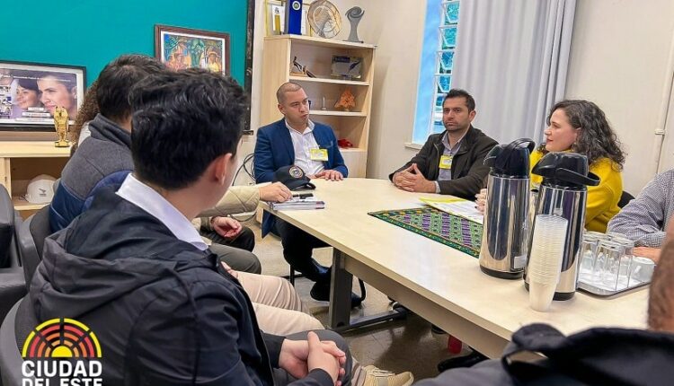 Reunião para a assinatura do acordo ocorreu na sede da Unila, em Foz do Iguaçu. Foto: Gentileza/Prefeitura de Ciudad del Este