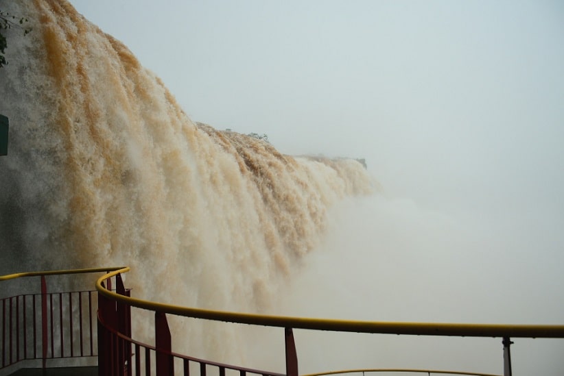 Vazão das Cataratas do Iguaçu está cinco vezes acima do normal nesta quarta (12)