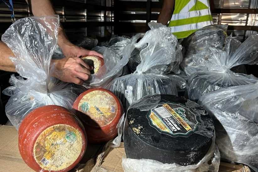 Operação apreende R$ 100 mil em carnes e queijos importados em Foz do Iguaçu
