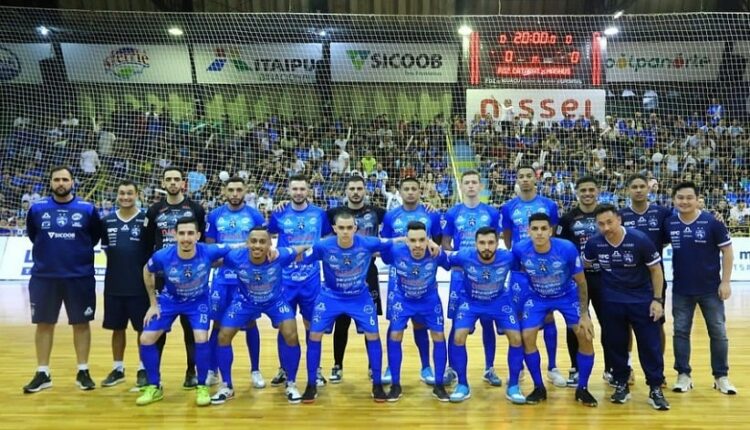 Foto oficial da equipe na partida contra o Magnus, pela LNF. Foto: Nilton Rolin/Foz Cataratas Futsal