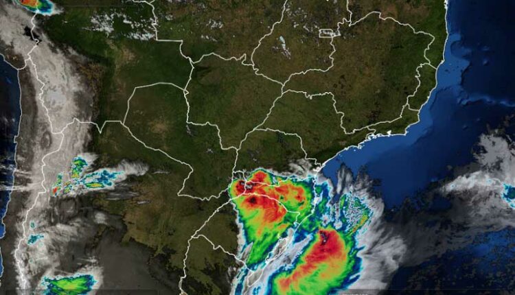 Imagem do satélite GOES16 às 6h desta sexta-feira (11), compartilhada pelo Simepar.