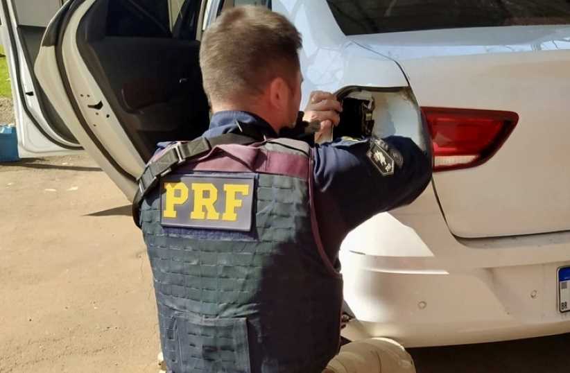 Lanterna quebrada de veículo leva a R$ 5 milhões em cocaína e prisão da motorista