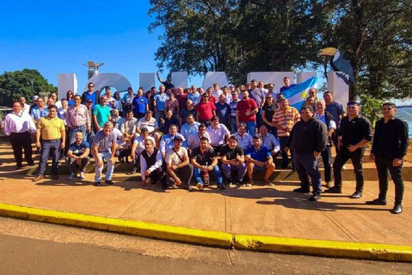 Ponto final da manifestação foi no Marco das Três Fronteiras, lado argentino. Foto: Gentileza/Prefeitura de Puerto Iguazú