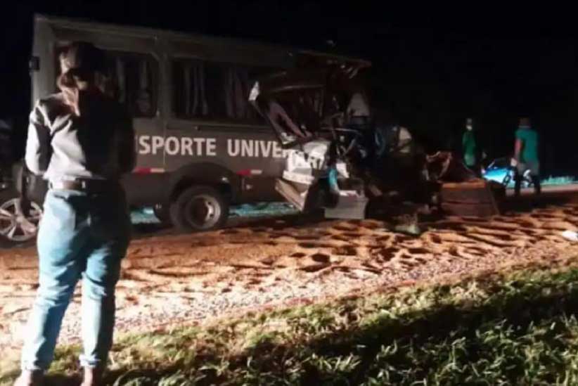 Acidente com van de universitários deixa feridos no Paraguai