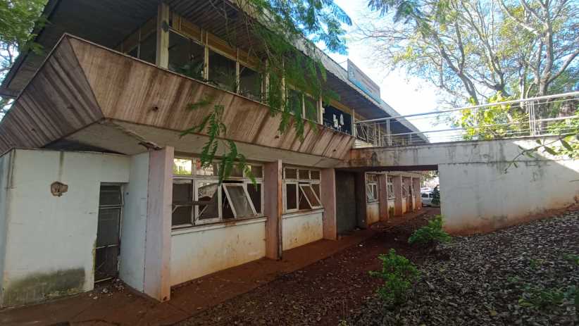 Depois de depredado, prédio público em Foz do Iguaçu será reformado, diz prefeitura