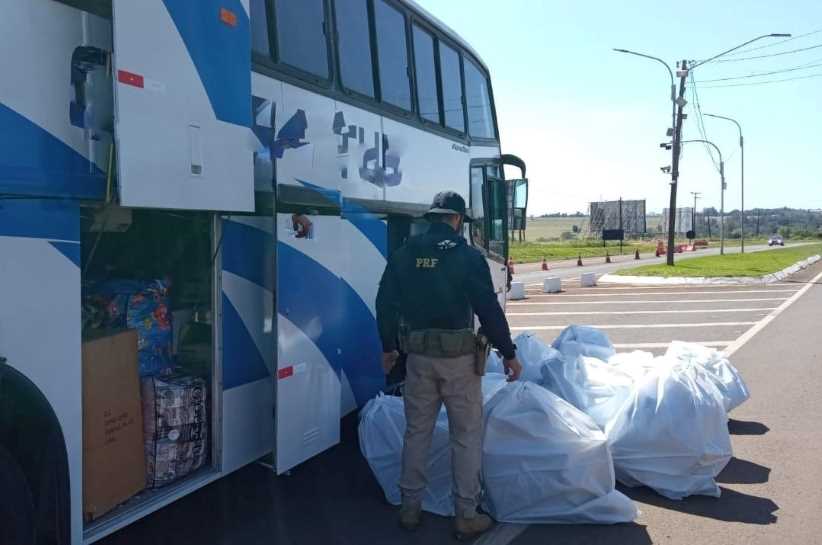 PRF captura carga de 1,1 mil smartphones do Paraguai em ônibus na BR-277