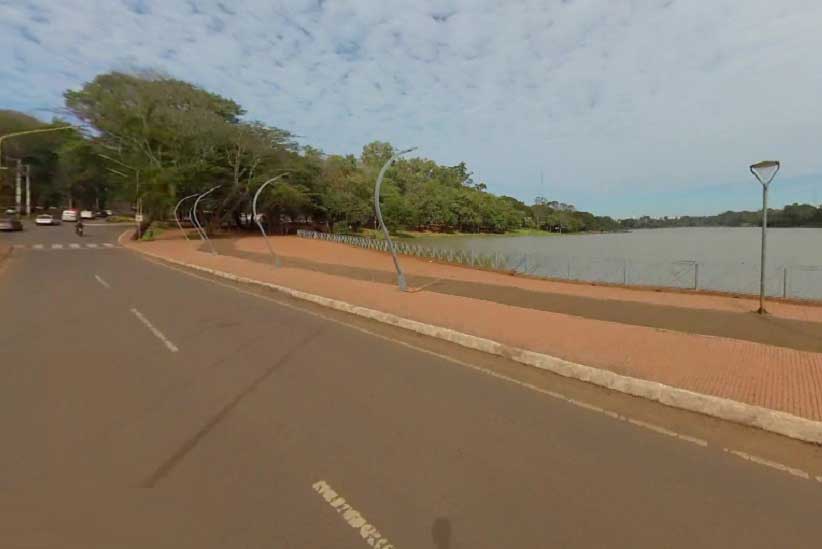 Ciclovia no entorno do Lago da República, área central de Ciudad del Este. Imagem: Imago Interativa/Google Street View