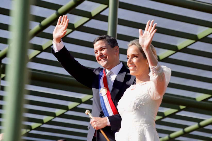 Na posse como presidente, Santiago Peña fala em inserir Paraguai no mundo