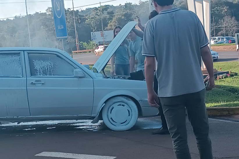 Carro com tanque adulterado pega fogo em posto na Argentina