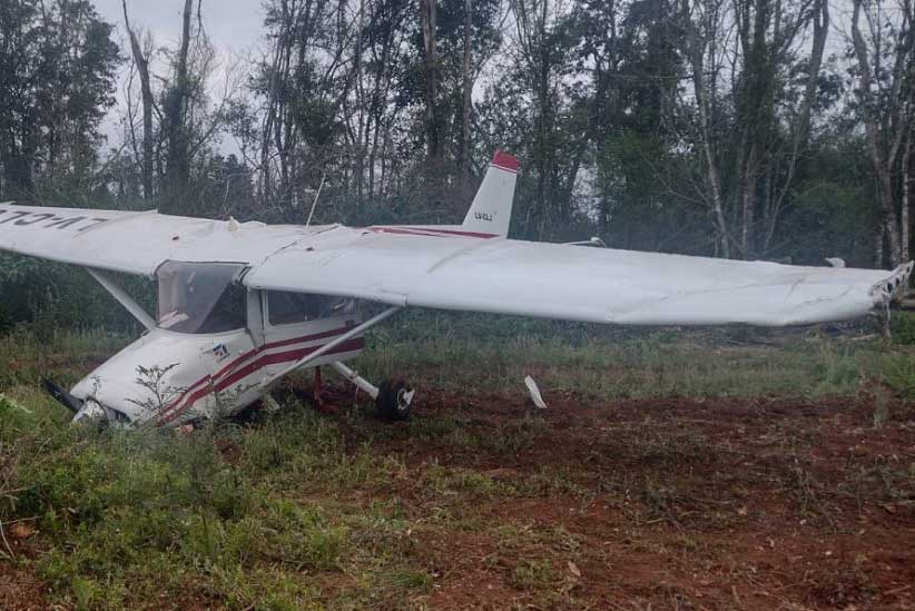 Instrutor e aluno escapam de queda de aeronave na Argentina