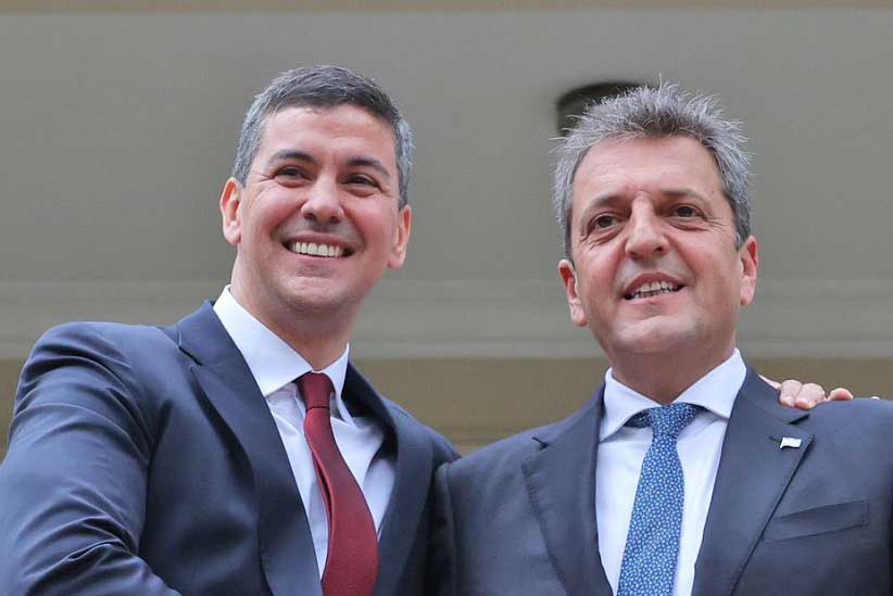 Presidenciável argentino faz escala no Paraguai ao voltar dos EUA