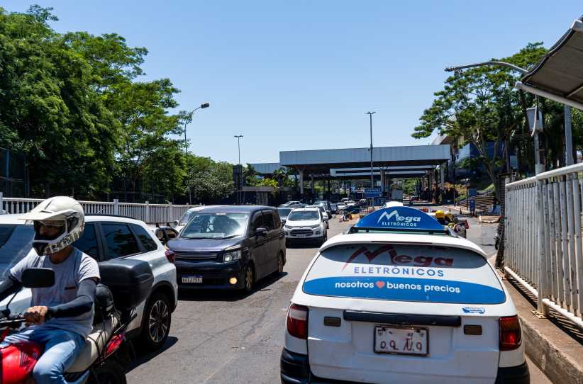 Operação na Ponte da Amizade apreende droga em ônibus de viagem