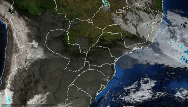 Registro do satélite GOES16 às 6h10 desta segunda-feira (28), compartilhado pelo Simepar.