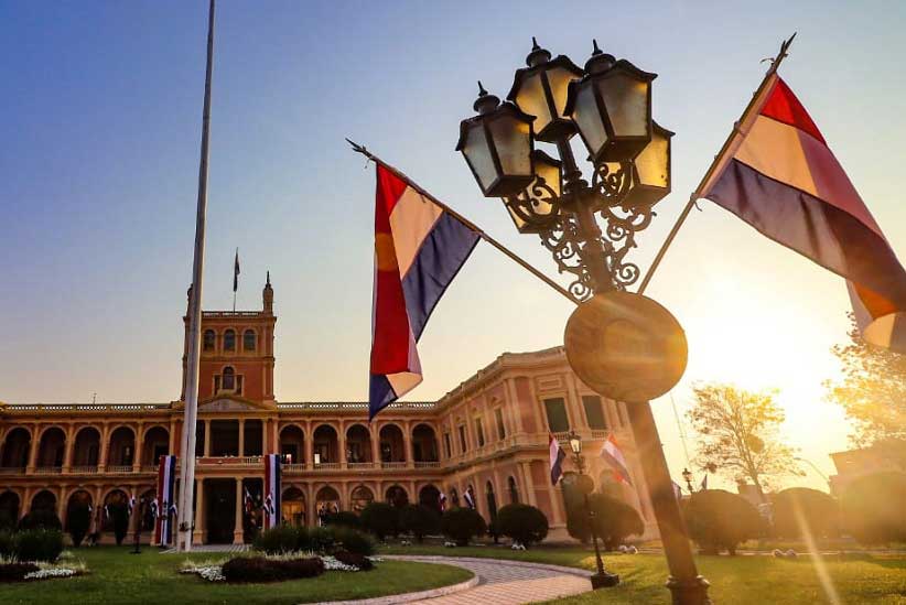 Atenção: terça-feira (15) de feriado nacional no Paraguai