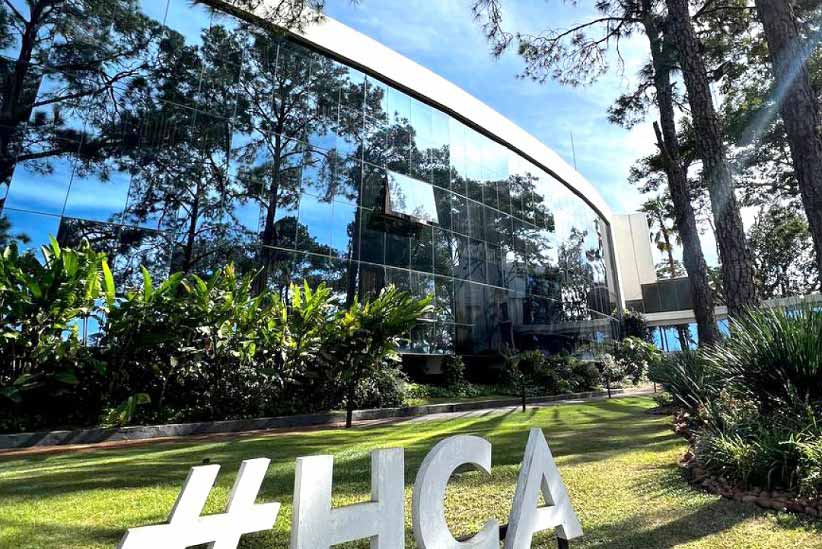 Hotel fica na esquina das avenidas Luís María Argaña e 11 de Setiembre, a cerca de um quilômetro e meio da Ponte da Amizade. Foto: Gentileza/Hotel Casino Acaray