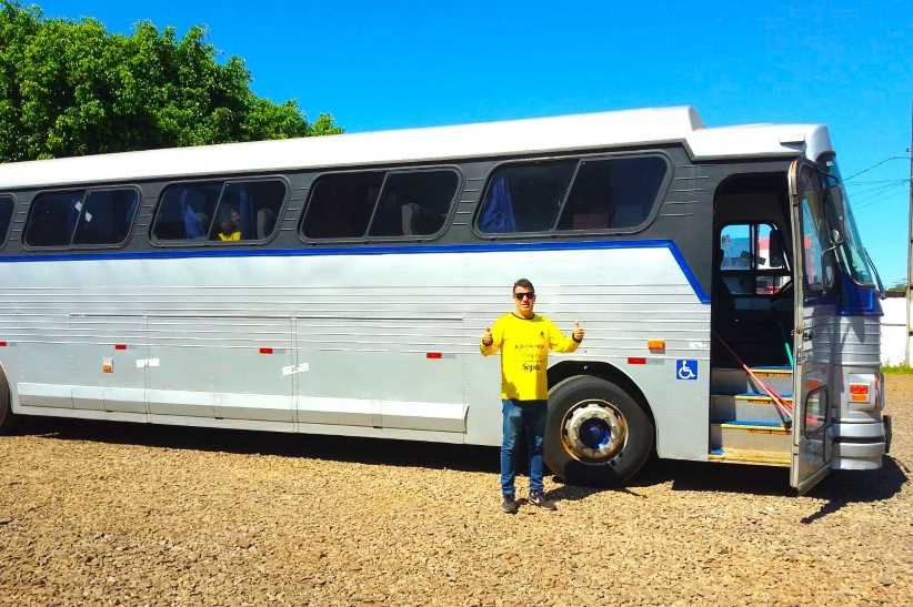 Voluntários que apoiam pessoas em situação de rua ganham ônibus em Foz do Iguaçu