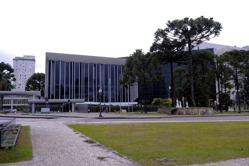 Estado atrativo, Demissão voluntária e Força nacional