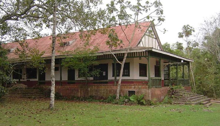 Prédio do antigo Hotel das Cataratas, lado argentino da fronteira. Foto: Albasmalko/Wikimedia Commons