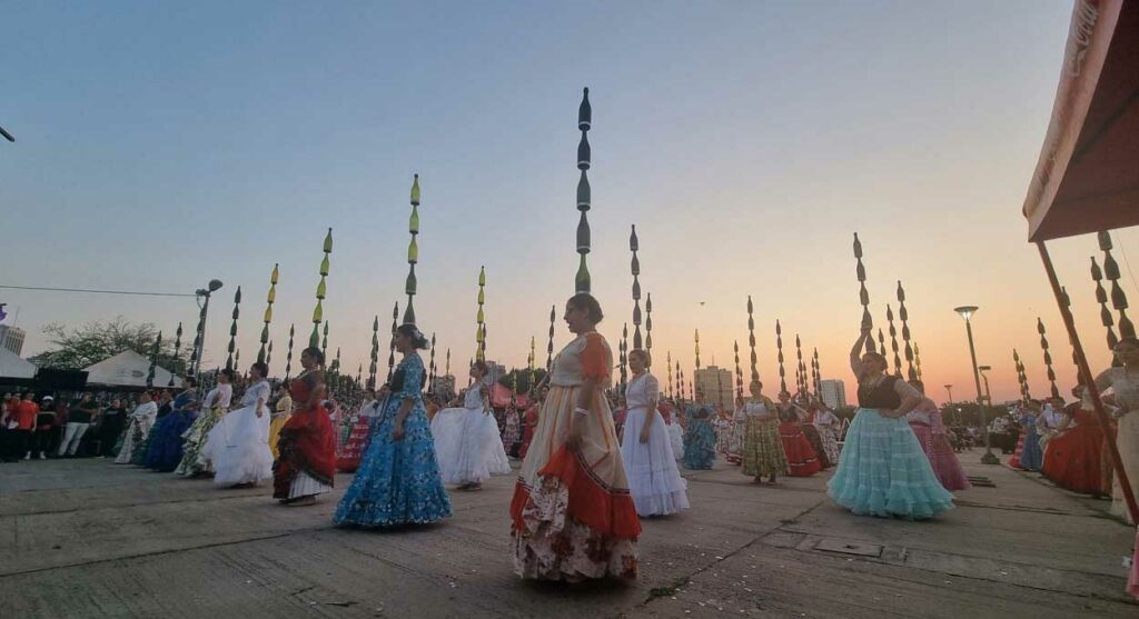 Paraguai crava recorde mundial de Dança da Garrafa