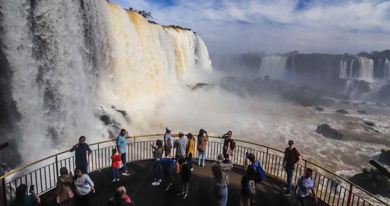 Turismo cresce 11% no Paraná, com destaque para as Cataratas do Iguaçu
