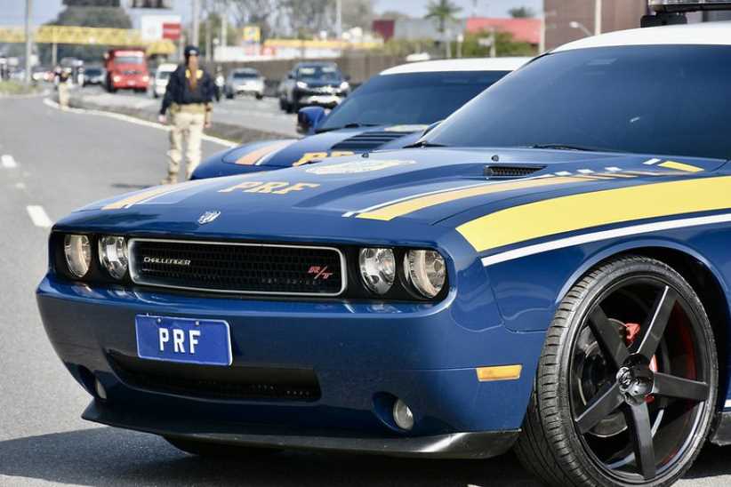 Motorista bêbado é preso em zigue-zague na BR-277 com criança no carro
