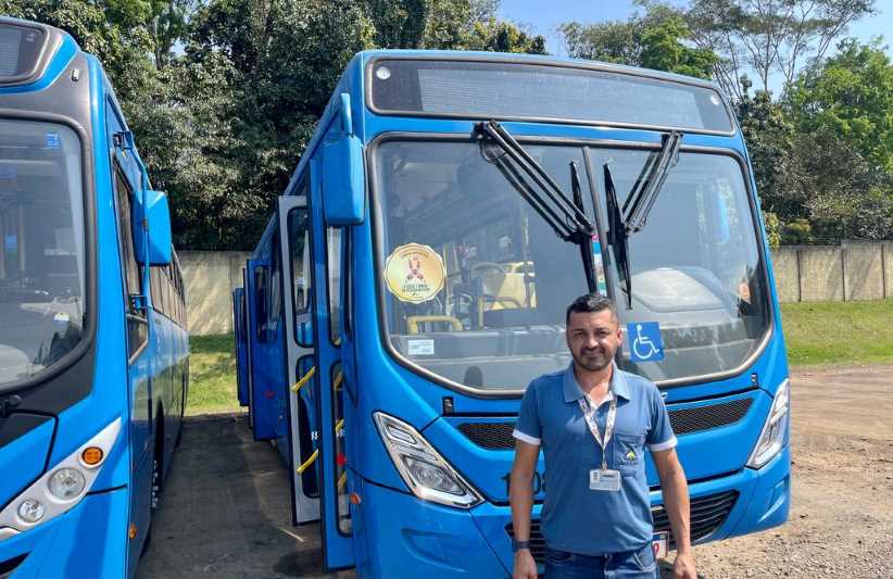 Viação Santa Clara adesiva frota para conscientizar sobre o autismo