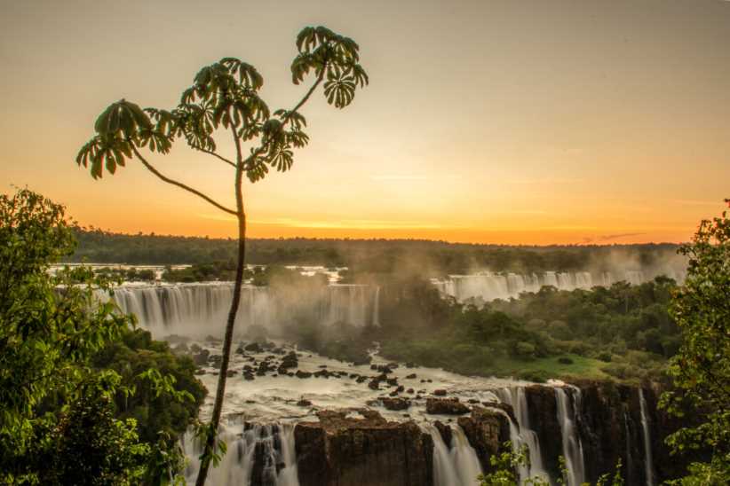 Cataratas do Iguaçu deve receber 25 mil turistas no feriadão, e serviços são ampliados