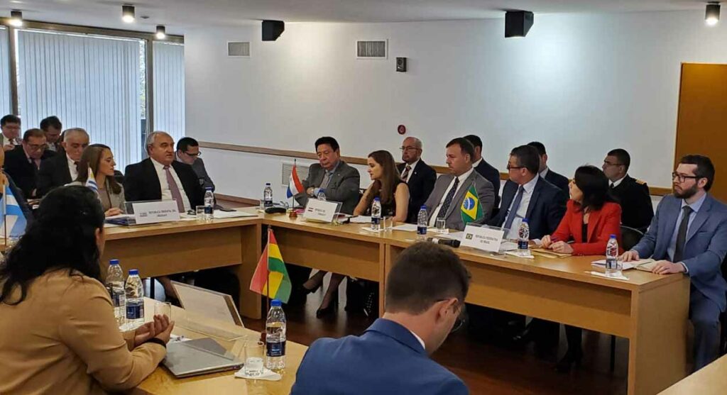 Argentina mantém cobrança de pedágio na hidrovia do Rio Paraná