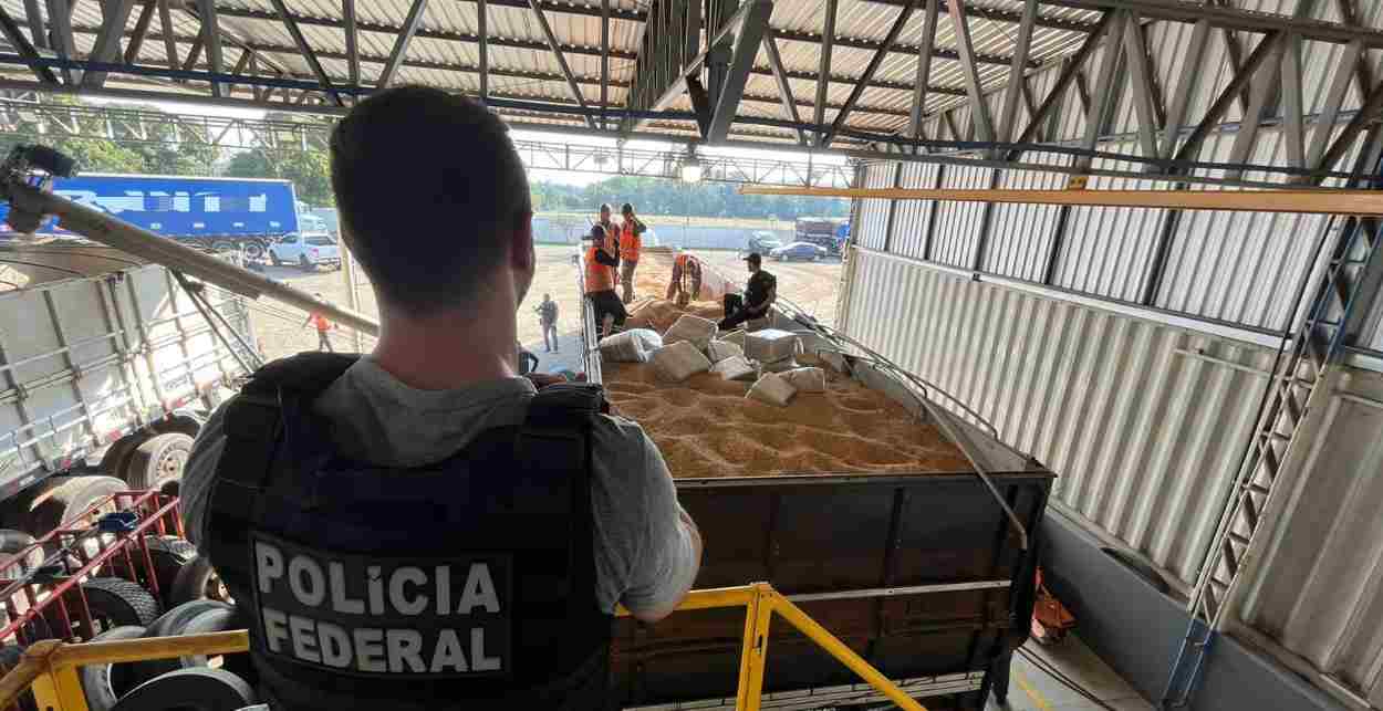 Polícia intercepta 5 toneladas de maconha em carretas de soja do Paraguai