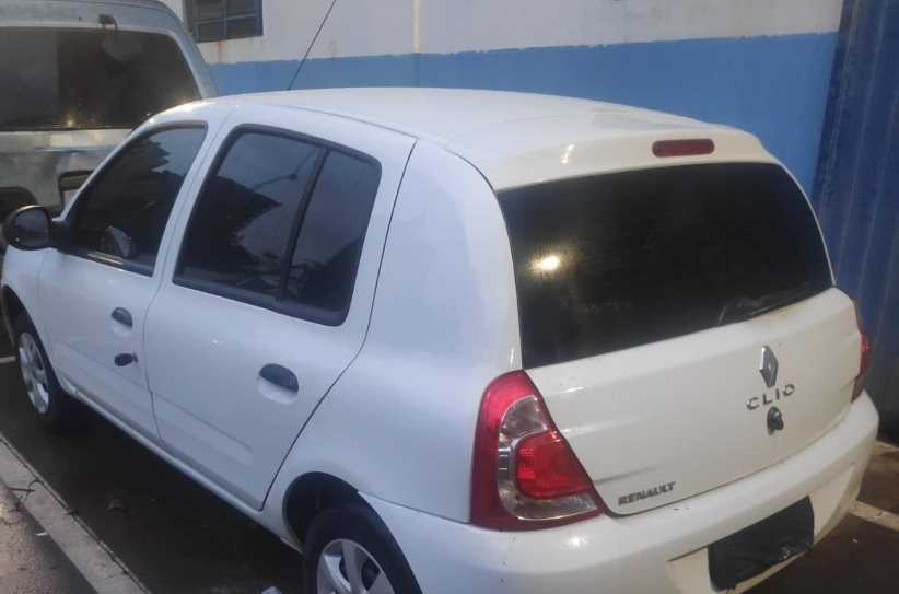 Polícia de fronteira retém veículo carregado de celular na BR-277