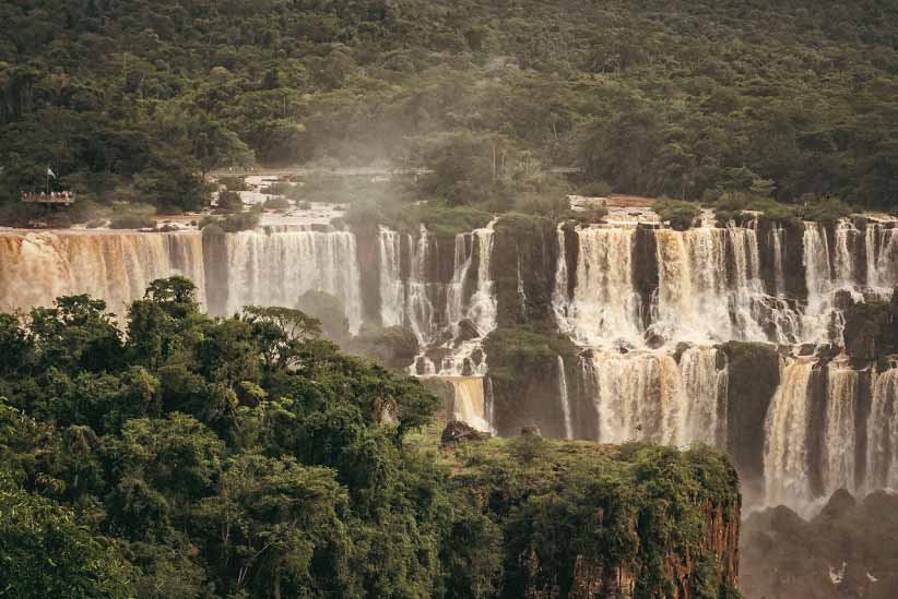Semana começa com sol e vazão alta nas Cataratas do Iguaçu