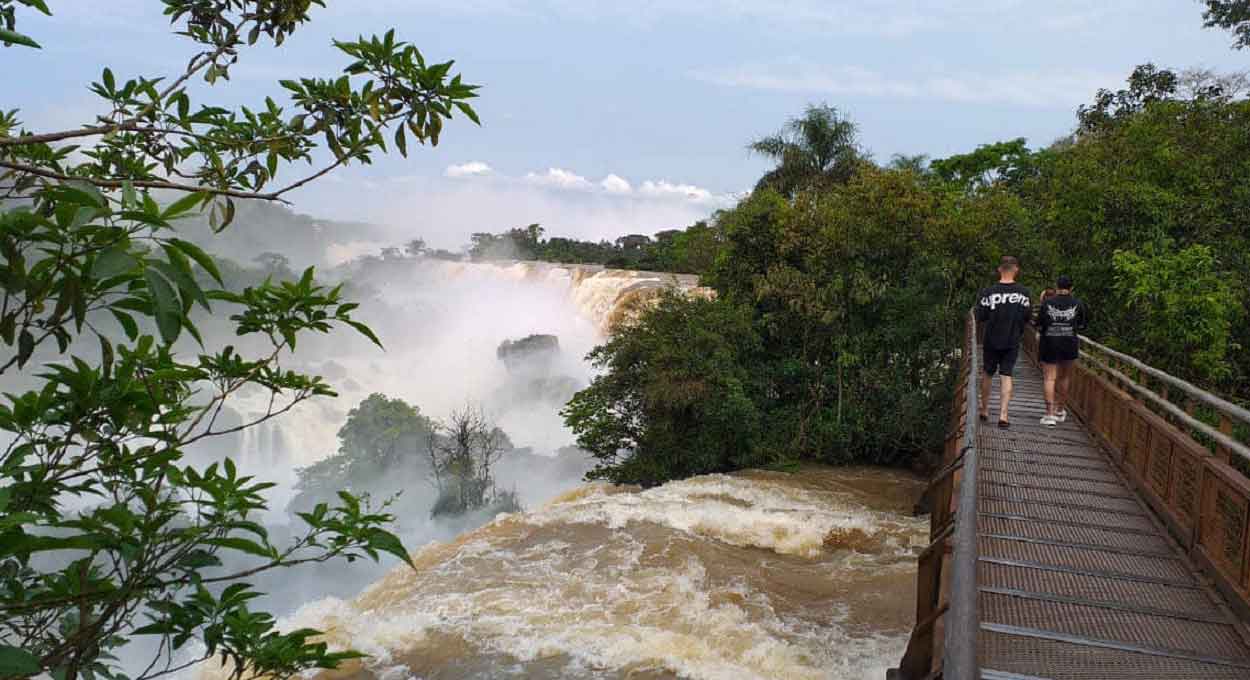 Chuva levou ao fechamento de todas as trilhas do lado argentino, não apenas a da Garganta do Diabo. Foto: Gentileza/Parque Nacional Iguazú (Arquivo)