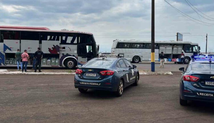 onibus com mercadorias