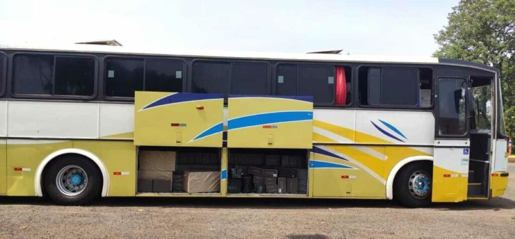 Ônibus é retido com mercadorias do Paraguai na BR-277, de azeite a vinho