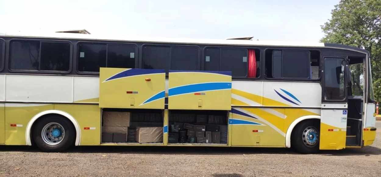 Ônibus é retido com mercadorias do Paraguai na BR-277, de azeite a vinho