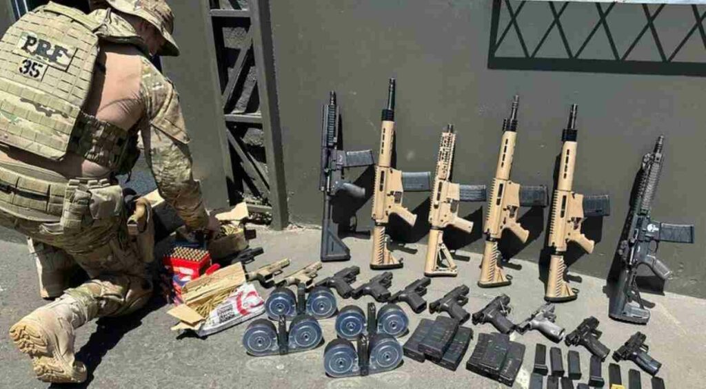 PRF captura 12 toneladas de droga e ‘arsenal de guerra’ na fronteira